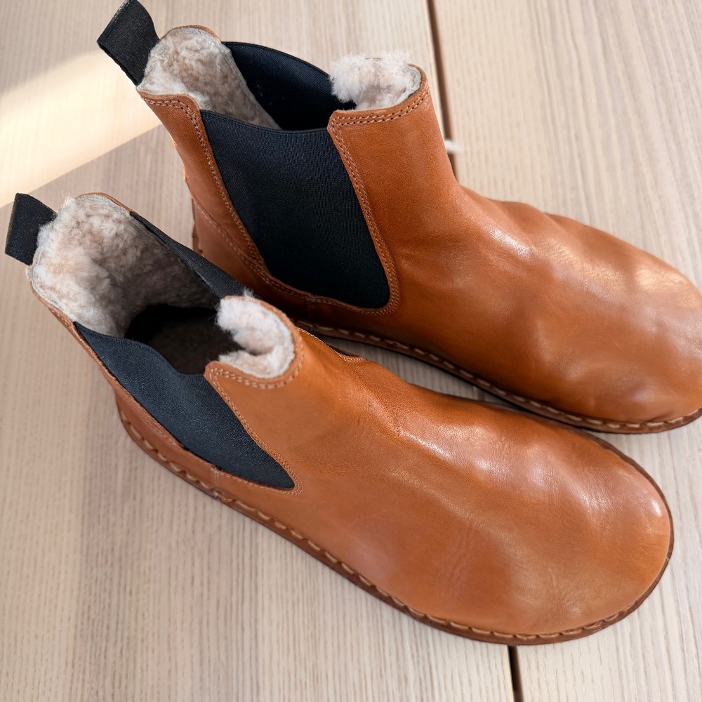 Vibae Helsinki Shearling Boots.  Size 41 Color: Cognac Brown